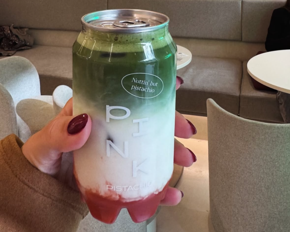 Ice cold strawberry matcha served in a can in Budapest at Pink Pistachio Brunch